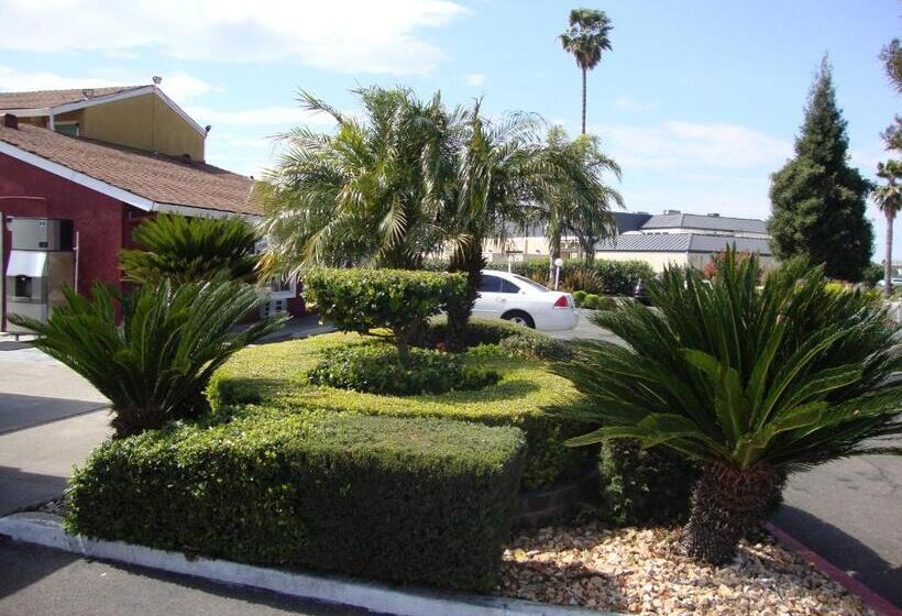 בית מלון כפרי Oasis Inn Sacramento Elk Grove