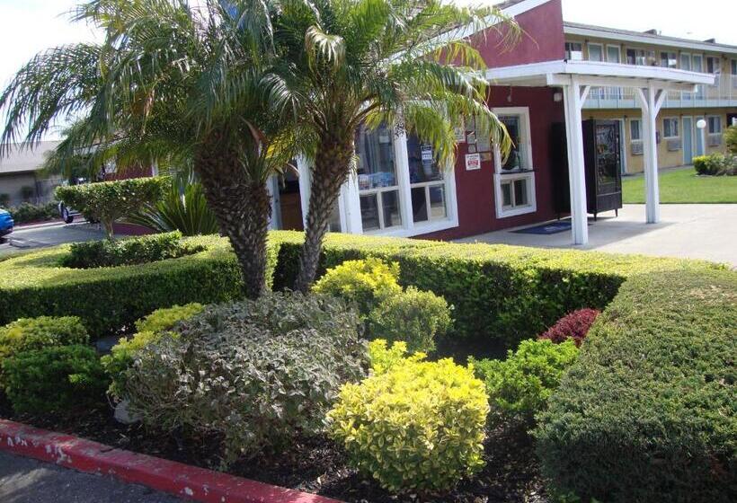 בית מלון כפרי Oasis Inn Sacramento Elk Grove