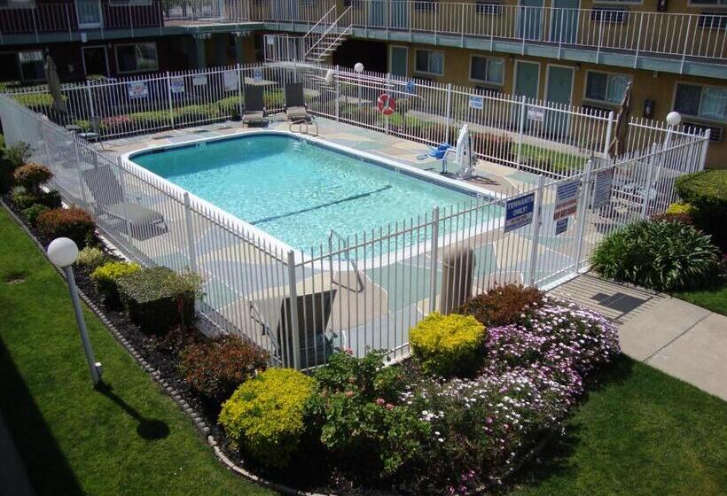 בית מלון כפרי Oasis Inn Sacramento Elk Grove