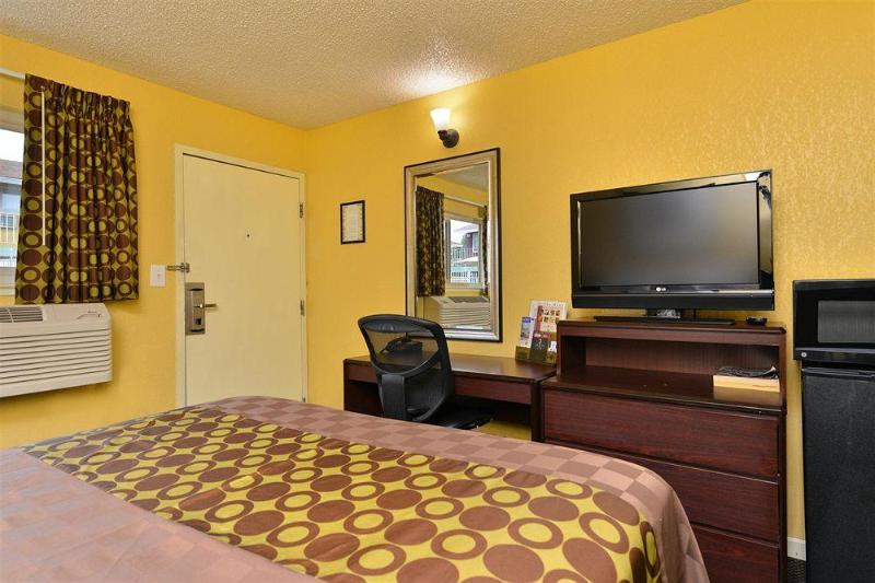 בית מלון כפרי Oasis Inn Sacramento Elk Grove