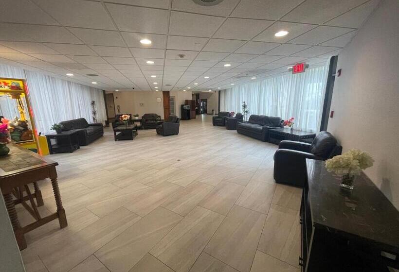 فندق Ramada By Wyndham Cleveland Independence