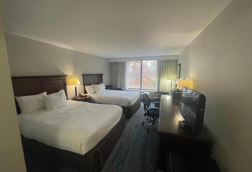 فندق Ramada By Wyndham Cleveland Independence