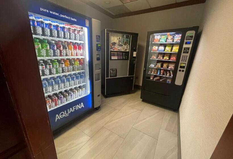 فندق Ramada By Wyndham Cleveland Independence