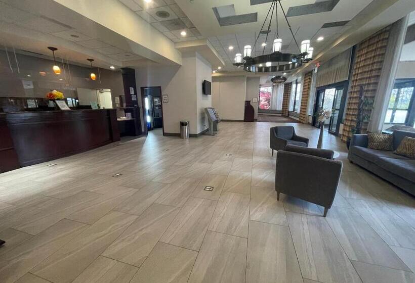 فندق Ramada By Wyndham Cleveland Independence