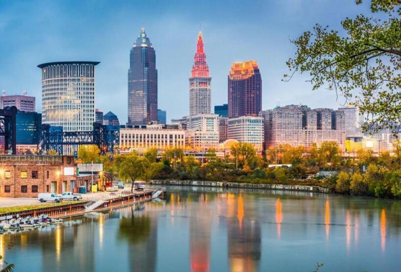 فندق Ramada By Wyndham Cleveland Independence