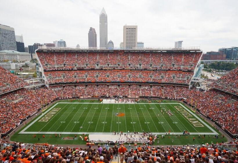 فندق Ramada By Wyndham Cleveland Independence