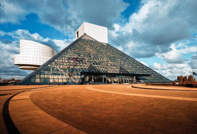 فندق Ramada By Wyndham Cleveland Independence