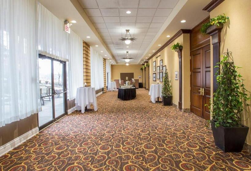 فندق Ramada By Wyndham Cleveland Independence