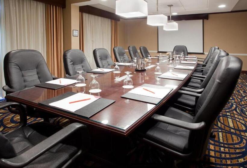 فندق Ramada By Wyndham Cleveland Independence