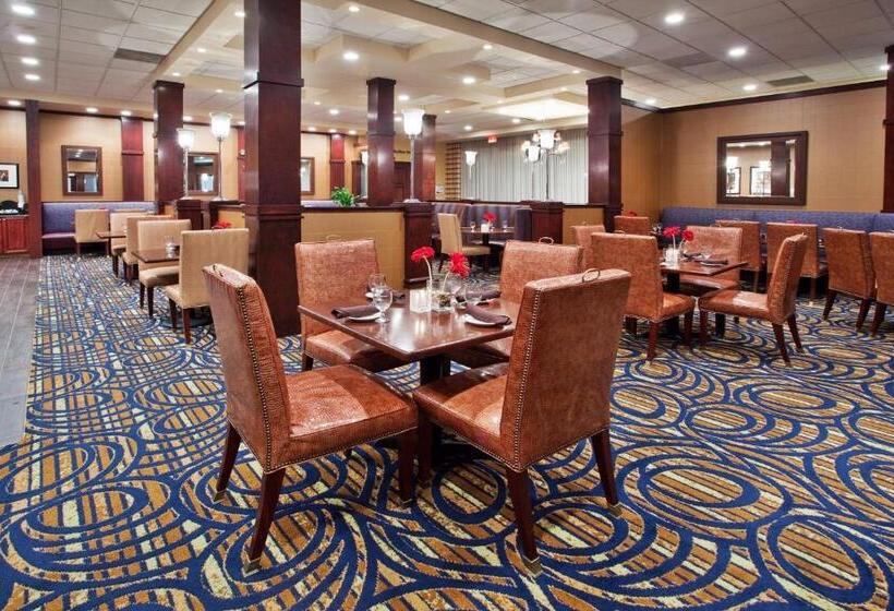 فندق Ramada By Wyndham Cleveland Independence