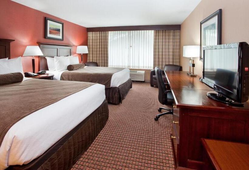 فندق Ramada By Wyndham Cleveland Independence