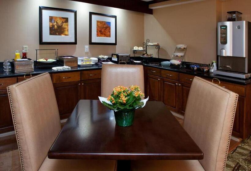 فندق Ramada By Wyndham Cleveland Independence