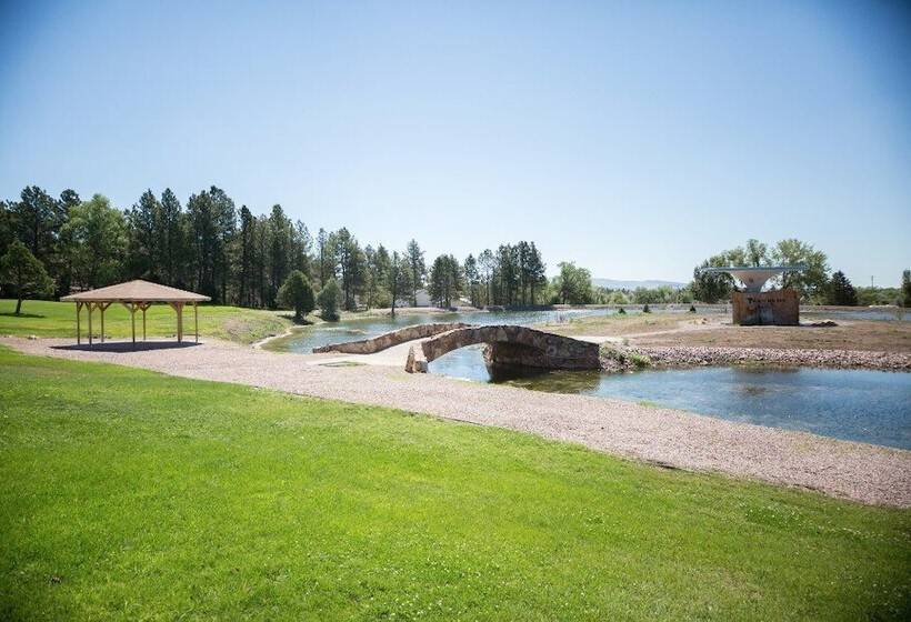 فندق Super 8 By Wyndham Newcastle