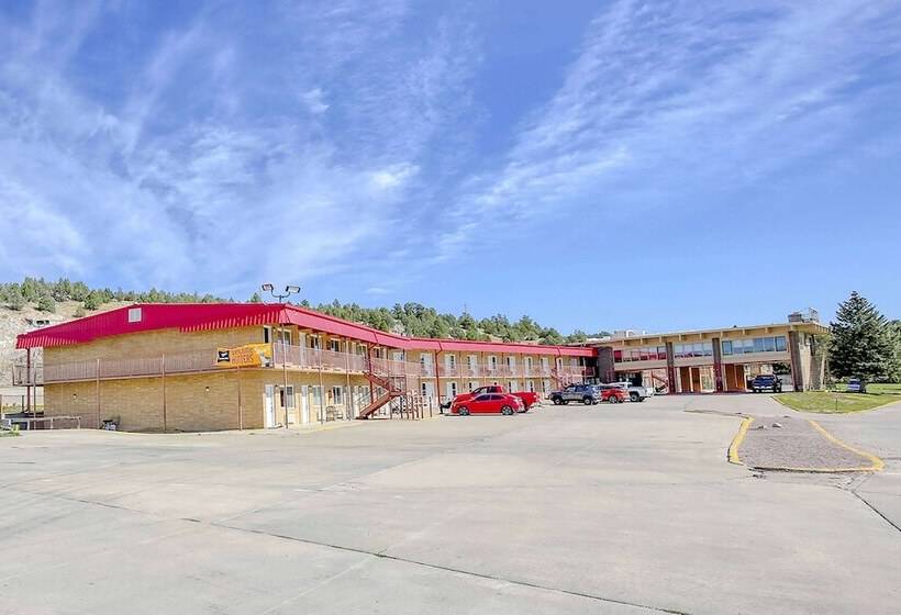 فندق Super 8 By Wyndham Newcastle