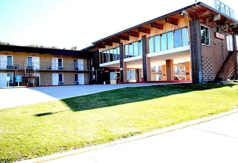 فندق Super 8 By Wyndham Newcastle