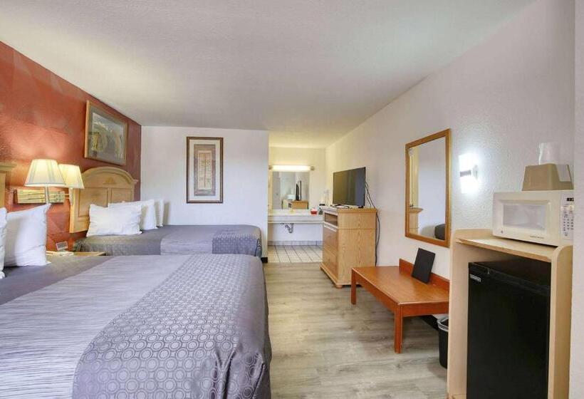 فندق Super 8 By Wyndham Newcastle