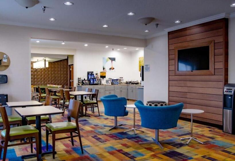 فندق SureStay Plus by Best Western Minot