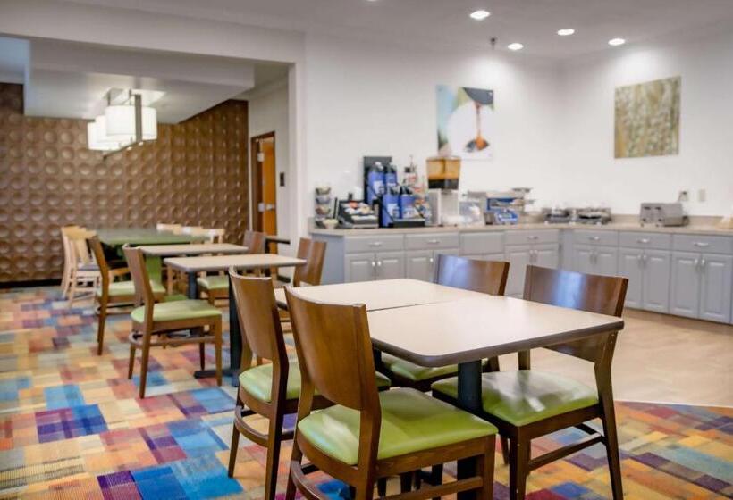 فندق SureStay Plus by Best Western Minot