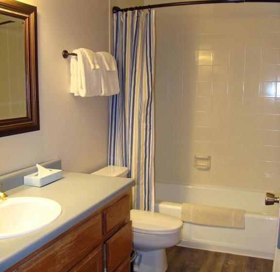 酒店 The Ferringway Resort Condominiums