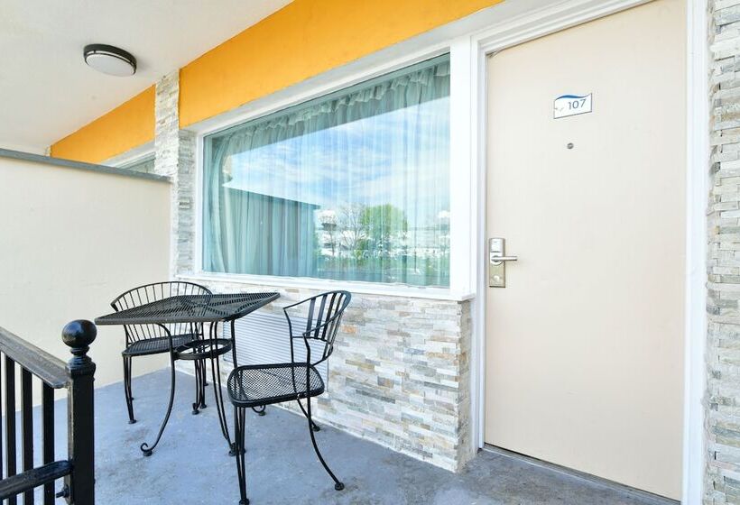 בית מלון כפרי The Freeport Inn And Marina