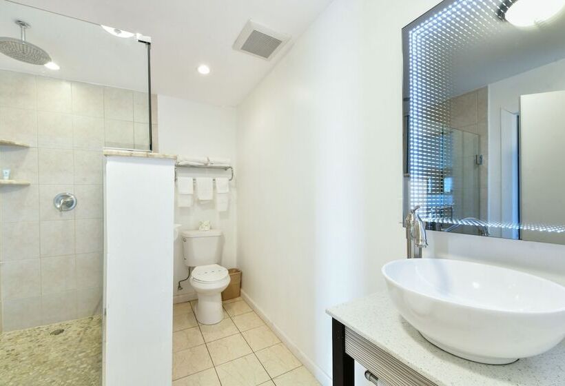 בית מלון כפרי The Freeport Inn And Marina