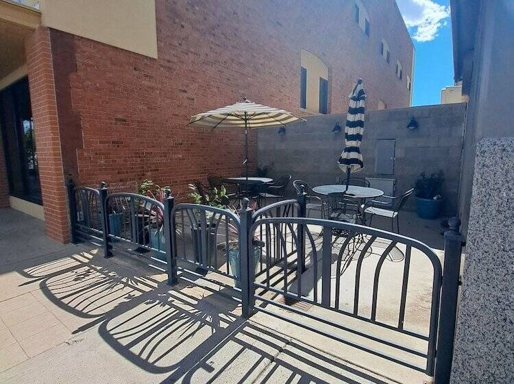 בית מלון כפרי The Gadsden