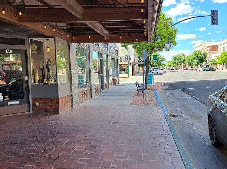 בית מלון כפרי The Gadsden