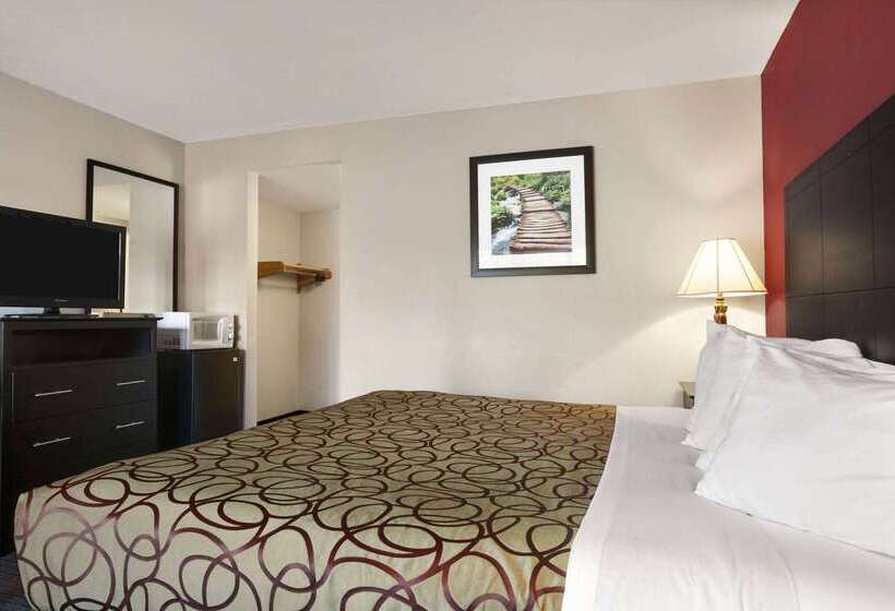 ホテル Travelodge By Wyndham Traverse City Mi