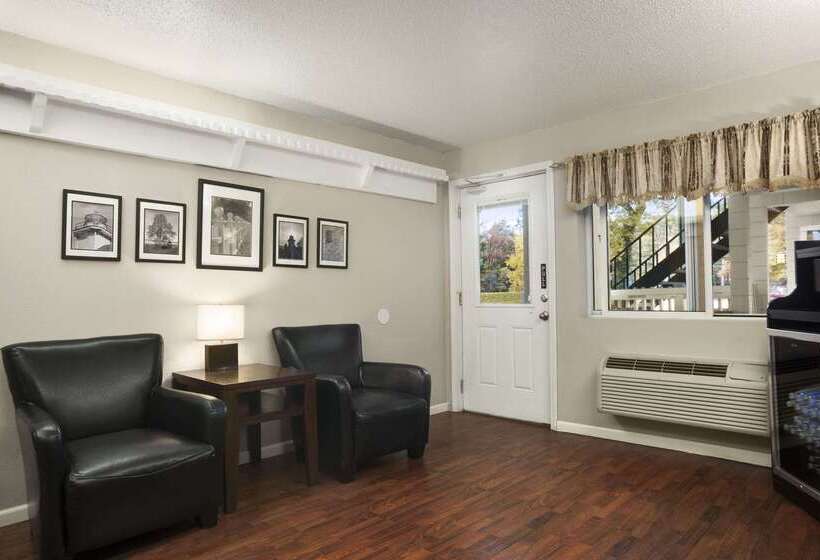 فندق Travelodge By Wyndham Traverse City Mi