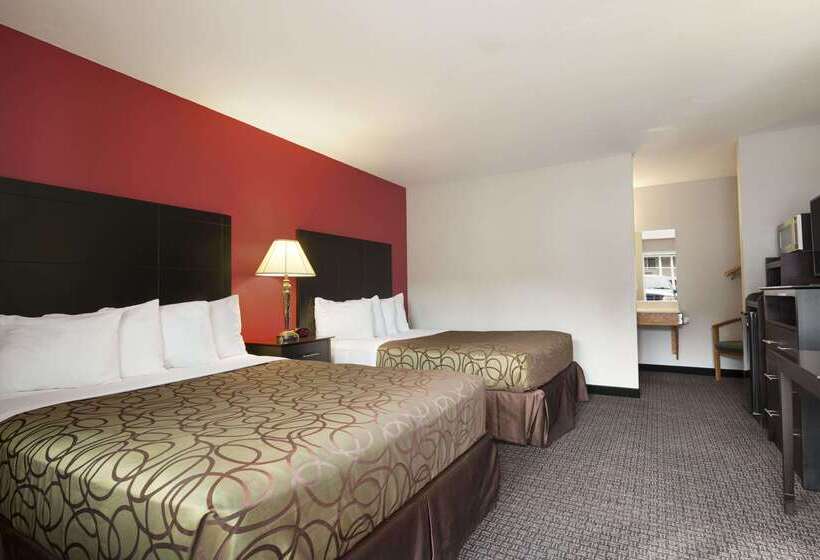 ホテル Travelodge By Wyndham Traverse City Mi