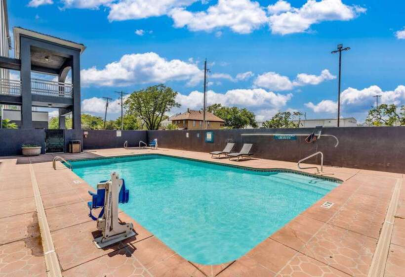 Отель Wyndham Garden Wichita Downtown