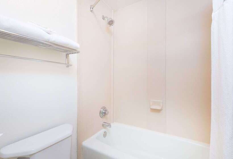 Отель Wyndham Garden Wichita Downtown