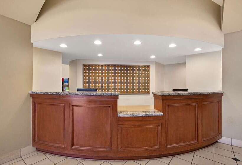 La Quinta By Wyndham New Haven