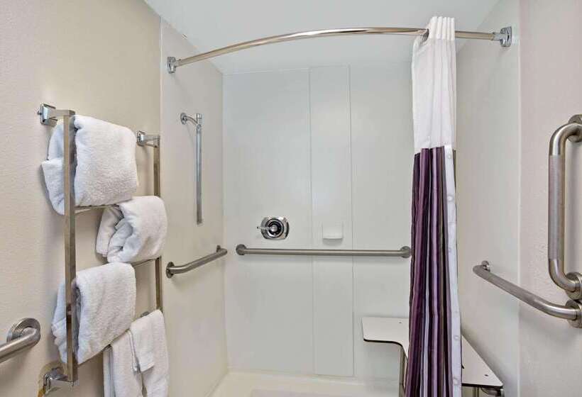 La Quinta By Wyndham New Haven