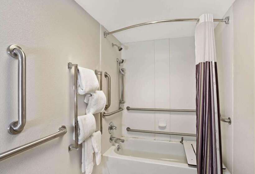 La Quinta By Wyndham New Haven