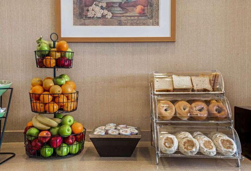 La Quinta By Wyndham New Haven