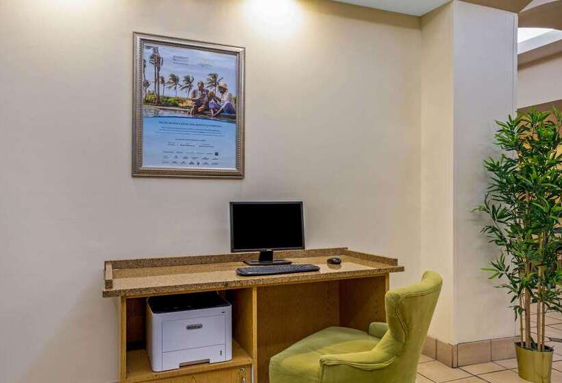 La Quinta By Wyndham New Haven