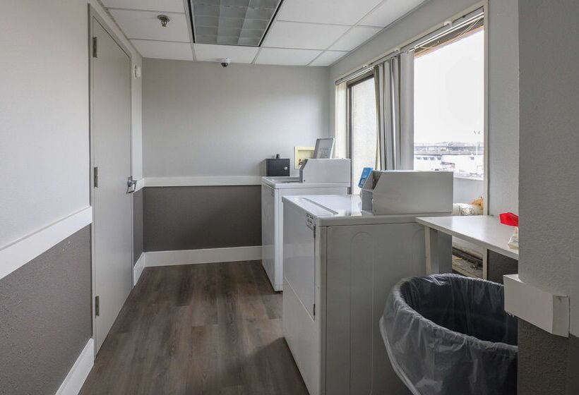 La Quinta By Wyndham New Haven