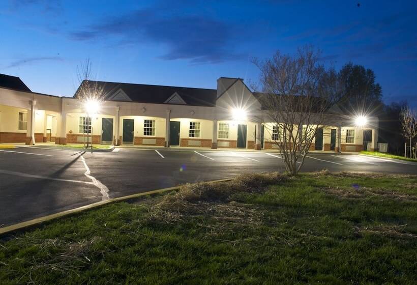 فندق على الطريق Executive Inn & Suites Upper Marlboro