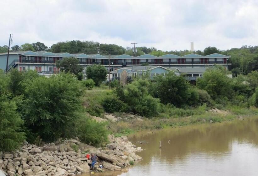 منتجع Flagship Inn