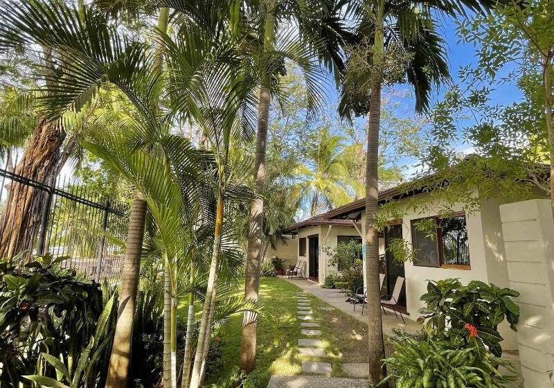 فندق The Coast Beachfront