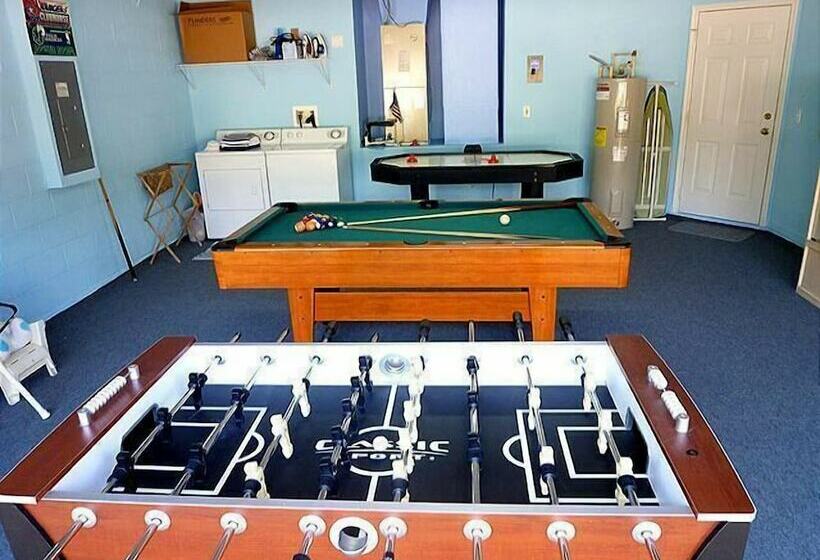 Emerald Island 4 Bed / 3 Bath Home