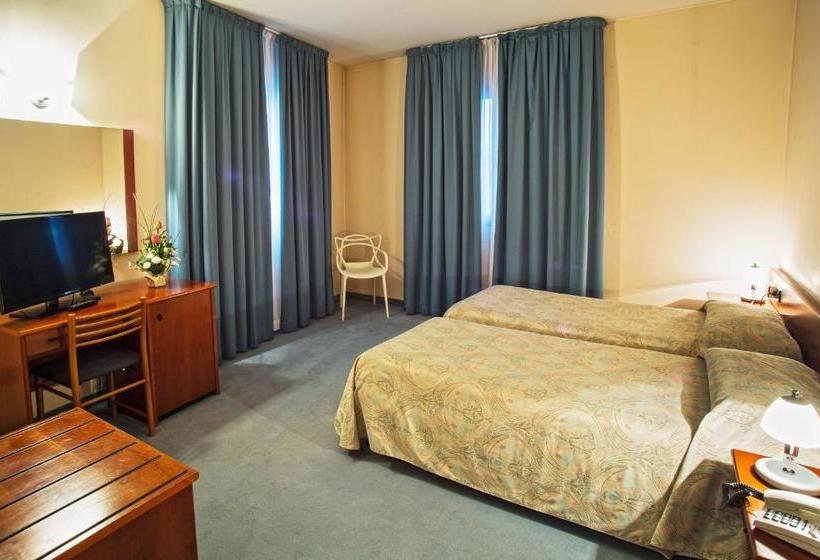 فندق فئة نجمة واحدة Albergo Centrale