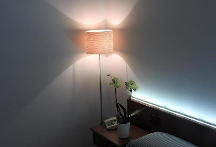 فندق فئة نجمة واحدة Albergo Centrale