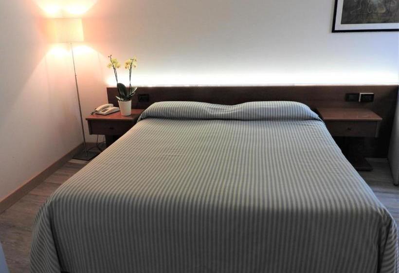 فندق فئة نجمة واحدة Albergo Centrale