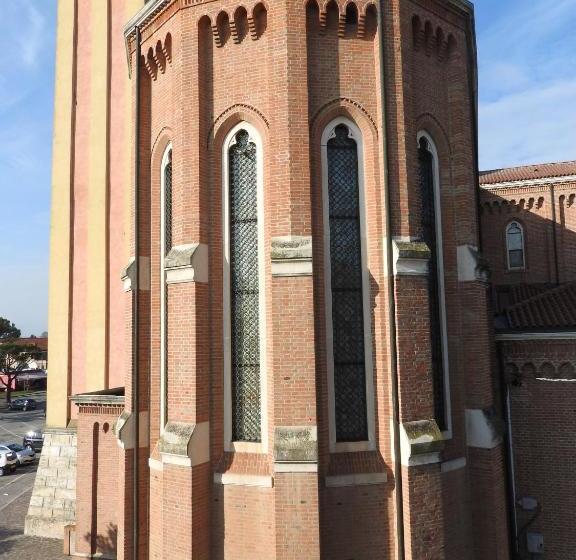 فندق فئة نجمة واحدة Albergo Centrale