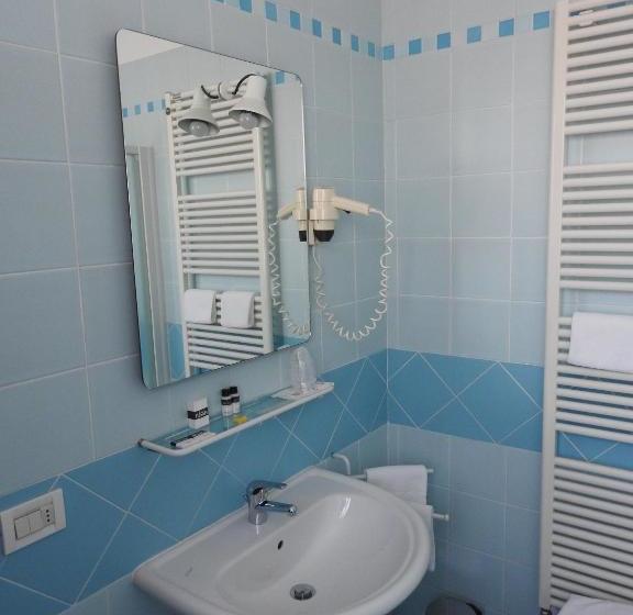 فندق فئة نجمة واحدة Albergo Centrale