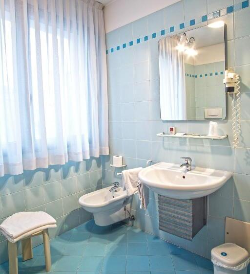 فندق فئة نجمة واحدة Albergo Centrale