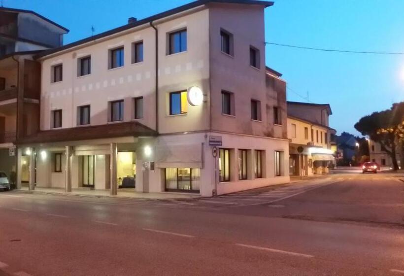 فندق فئة نجمة واحدة Albergo Centrale