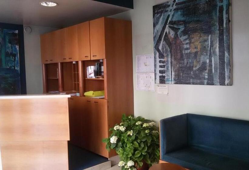 فندق فئة نجمة واحدة Albergo Centrale